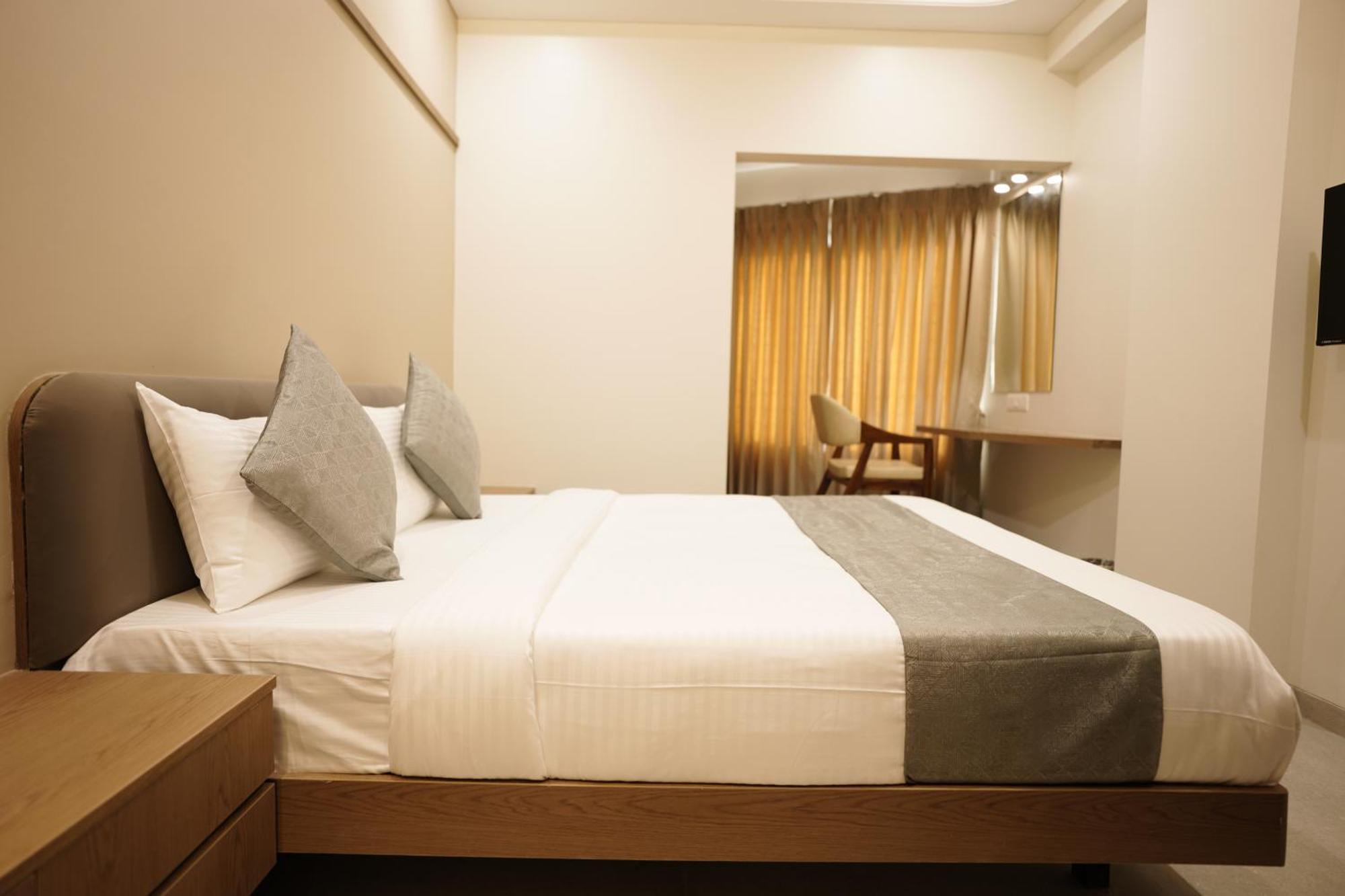 A Square Executive Hotel Aurangabad  Eksteriør bilde