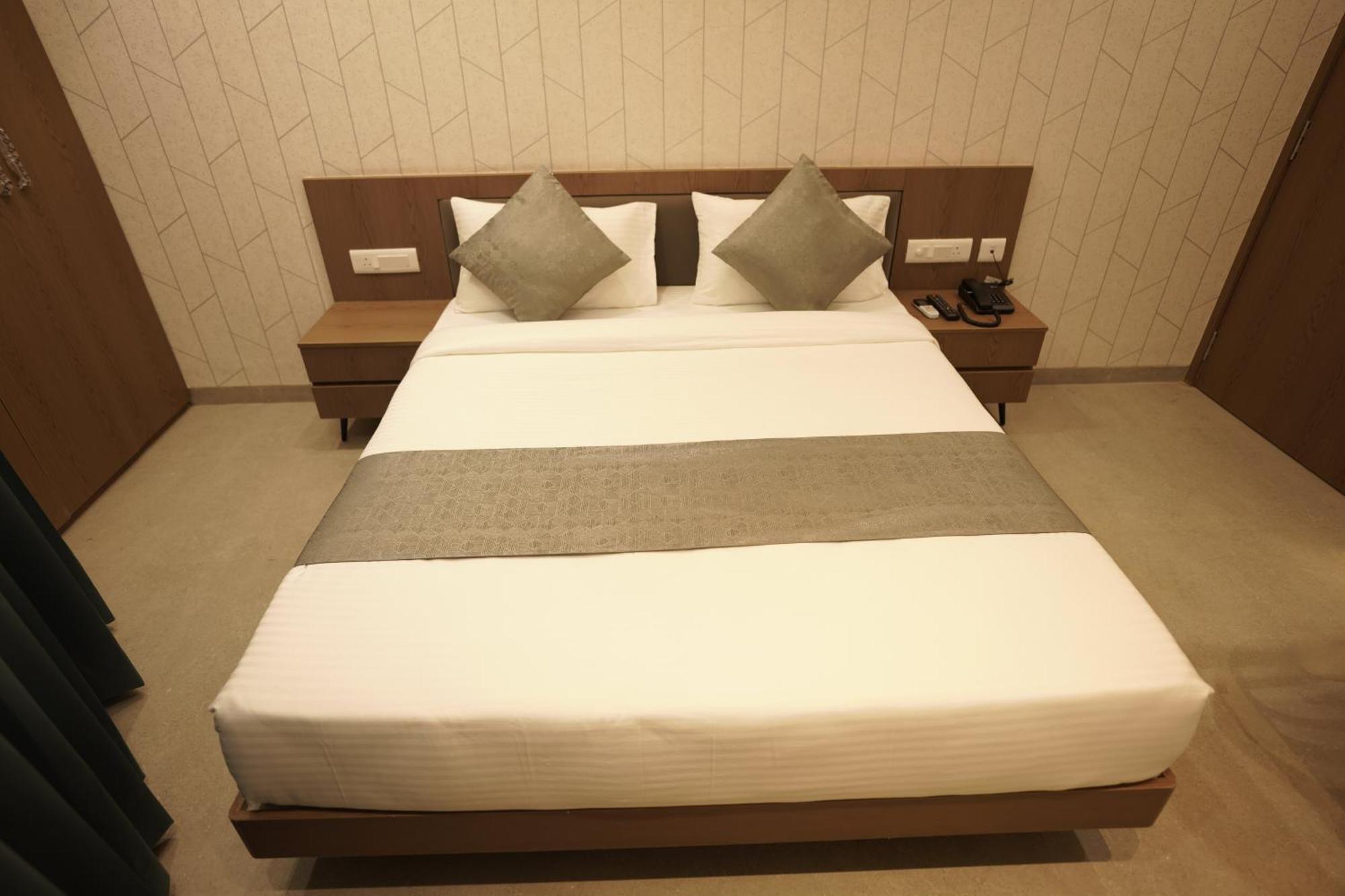 A Square Executive Hotel Aurangabad  Eksteriør bilde