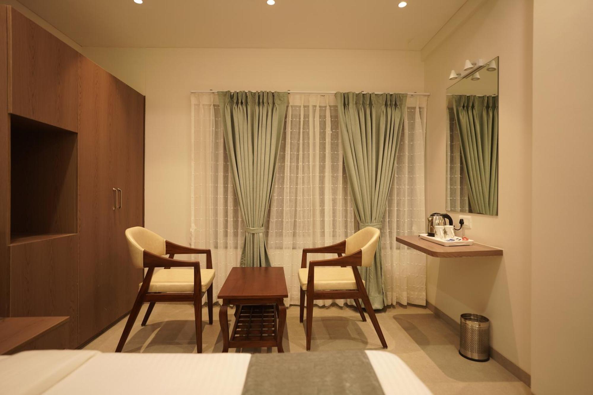 A Square Executive Hotel Aurangabad  Eksteriør bilde
