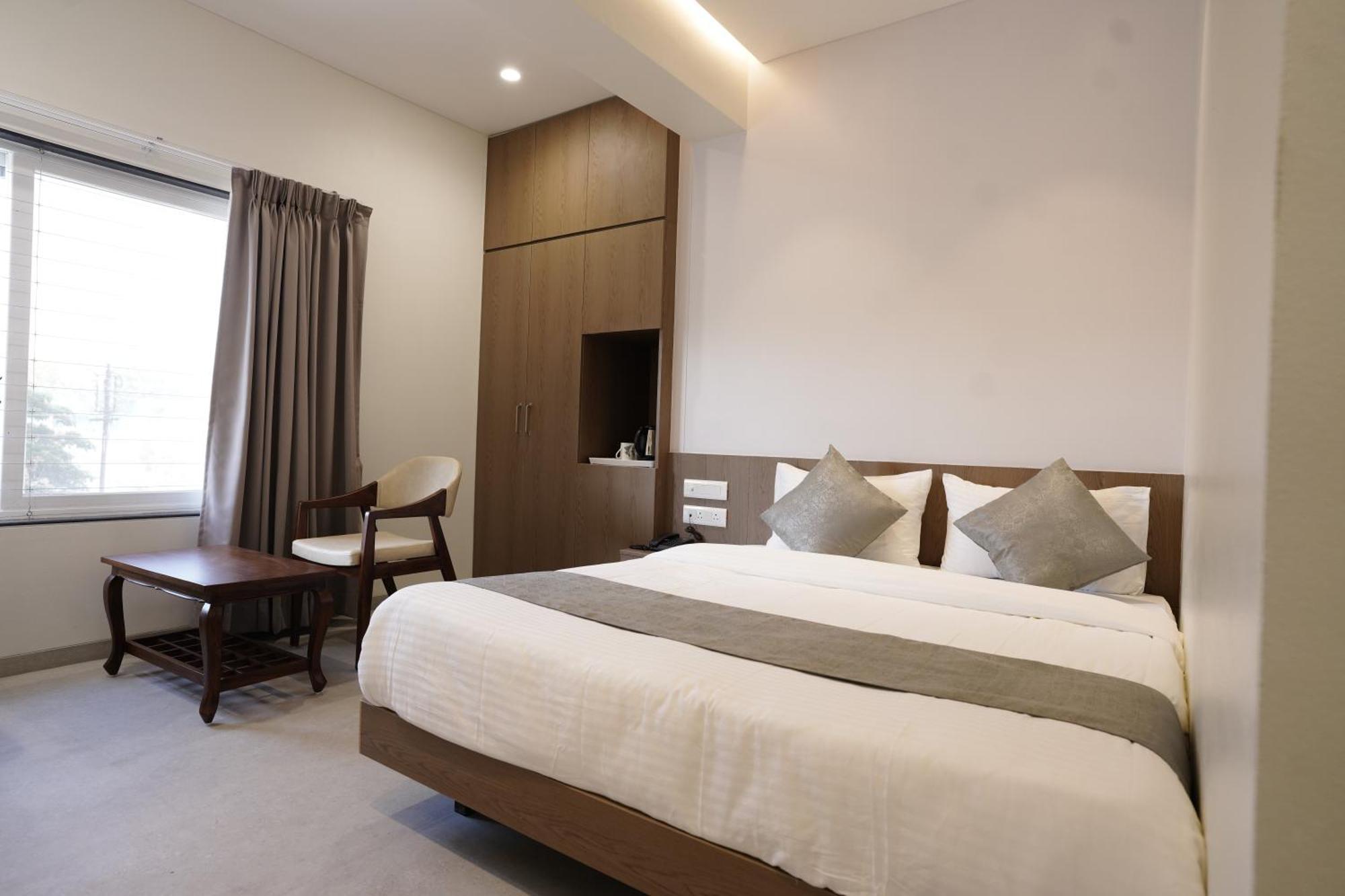 A Square Executive Hotel Aurangabad  Eksteriør bilde